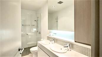 MONDRIAN Luxury Suites UNESCO Old Town