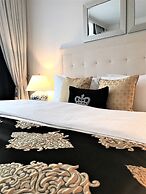 MONDRIAN Luxury Suites UNESCO Old Town