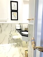 MONDRIAN Luxury Suites UNESCO Old Town