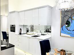 MONDRIAN Luxury Suites UNESCO Old Town