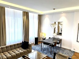 MONDRIAN Luxury Suites UNESCO Old Town