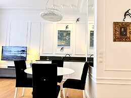 MONDRIAN Luxury Suites UNESCO Old Town