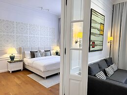 MONDRIAN Luxury Suites UNESCO Old Town