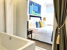 MONDRIAN Luxury Suites UNESCO Old Town