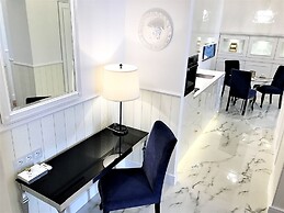 MONDRIAN Luxury Suites UNESCO Old Town