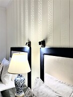 MONDRIAN Luxury Suites UNESCO Old Town