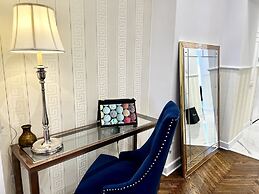 MONDRIAN Luxury Suites UNESCO Old Town