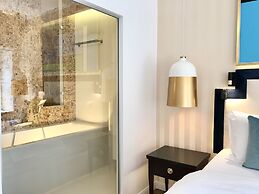 MONDRIAN Luxury Suites UNESCO Old Town