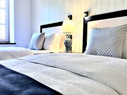 MONDRIAN Luxury Suites UNESCO Old Town