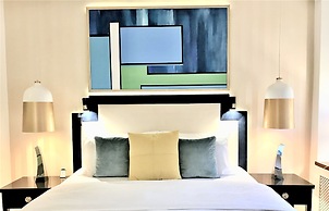 MONDRIAN Luxury Suites UNESCO Old Town