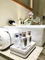 MONDRIAN Luxury Suites UNESCO Old Town