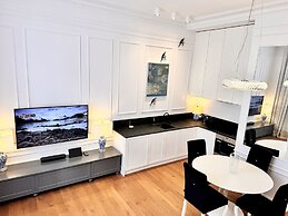 MONDRIAN Luxury Suites UNESCO Old Town