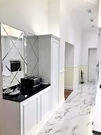 MONDRIAN Luxury Suites UNESCO Old Town