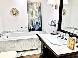 MONDRIAN Luxury Suites UNESCO Old Town