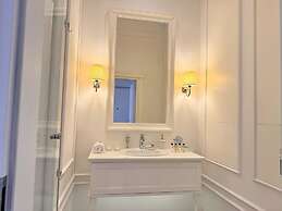 MONDRIAN Luxury Suites UNESCO Old Town