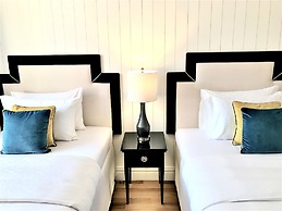 MONDRIAN Luxury Suites UNESCO Old Town