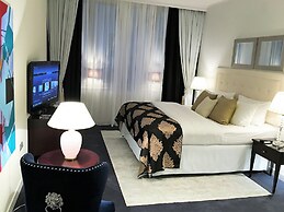 MONDRIAN Luxury Suites UNESCO Old Town