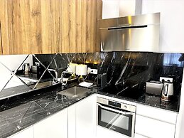 MONDRIAN Luxury Suites UNESCO Old Town