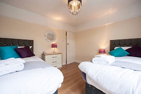Holiday Home - Sleeps 7