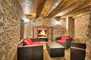 Q&B Hotel