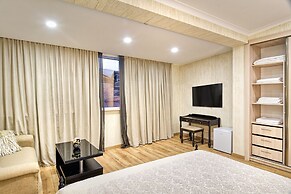 Q&B Hotel