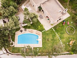 Villa Aloni-traditional Stone Villa With Nice View,pool and Garden