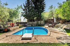 Villa Aloni-traditional Stone Villa With Nice View,pool and Garden