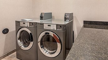 Cobblestone Hotel & Suites - Hartford