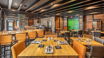 Cobblestone Hotel & Suites - Hartford