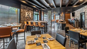 Cobblestone Hotel & Suites - Hartford