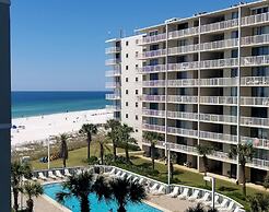 Tradewinds Condos by Hosteeva
