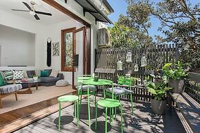 Historic 1890s House With Terraced Backyard Deck H346