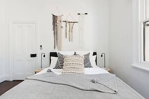 Historic 1890s House With Terraced Backyard Deck H346