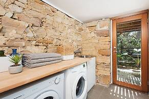 Historic 1890s House With Terraced Backyard Deck H346