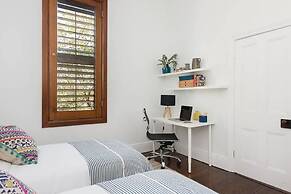 Historic 1890s House With Terraced Backyard Deck H346