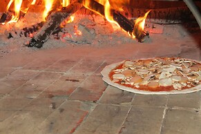 Pizza Italy Restaurant & Guesthouse