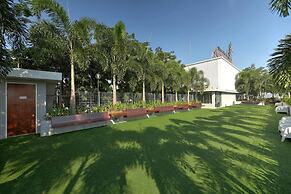 Acappella Suite Hotel