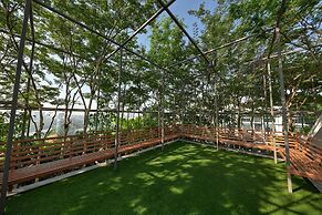 Acappella Suite Hotel