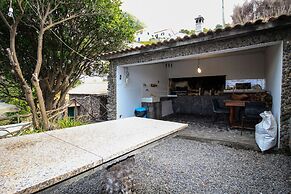 Gouveia Cottage by Analodges