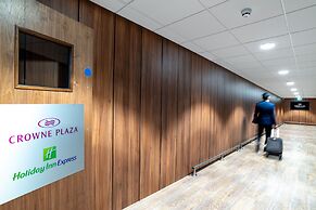 Crowne Plaza London Heathrow T4 by IHG