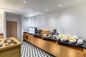 Holiday Inn Express London Heathrow T4 by IHG