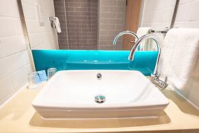 Holiday Inn Express London Heathrow T4 by IHG