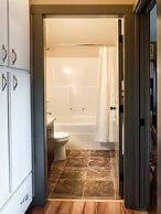 The Great Escape Secluded with Hot Tub