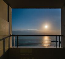 Handy Beachfront Apartment