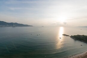 Handy Beachfront Apartment