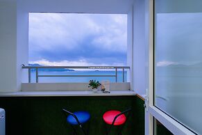 Handy Beachfront Apartment