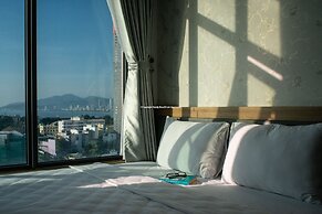 Handy Beachfront Apartment