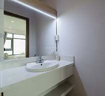 Handy Beachfront Apartment