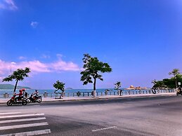 Handy Beachfront Apartment