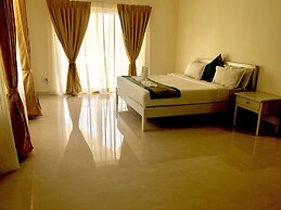 TreeHouse Blue Hotel & Villas